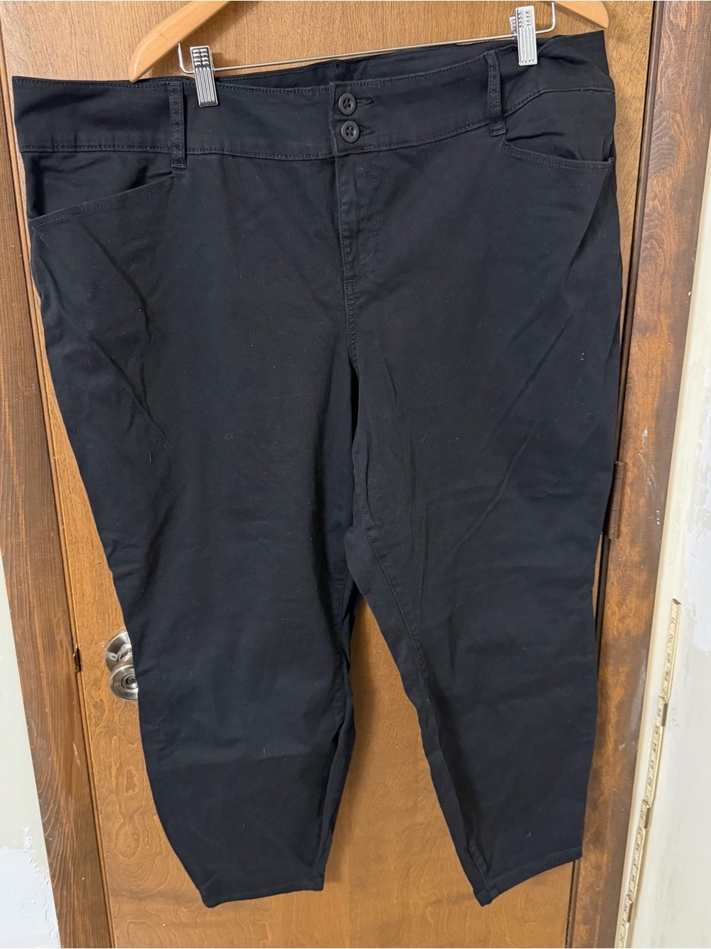torrid 28  Black Twill Skinny Trouser capri NWT